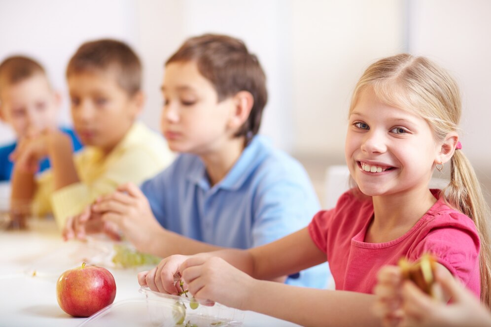 smiling-girl-eating-grapes